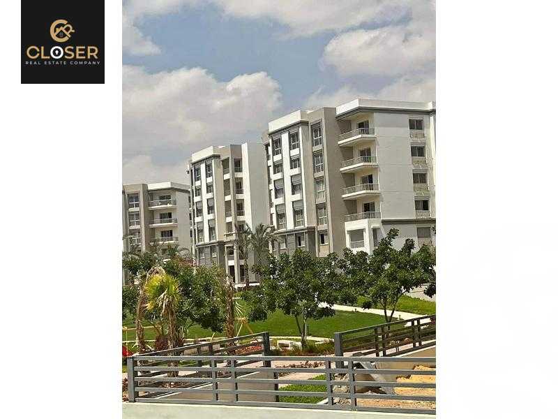 https://aqarmap.com.eg/ar/listing/4937328-for-sale-cairo-new-cairo-compounds-hyde-park