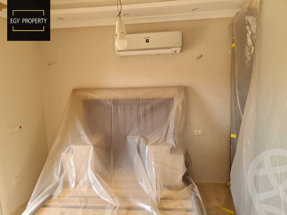 https://aqarmap.com.eg/en/listing/5279884-for-sale-cairo-el-sheikh-zayed-city-compounds-el-khamayel
