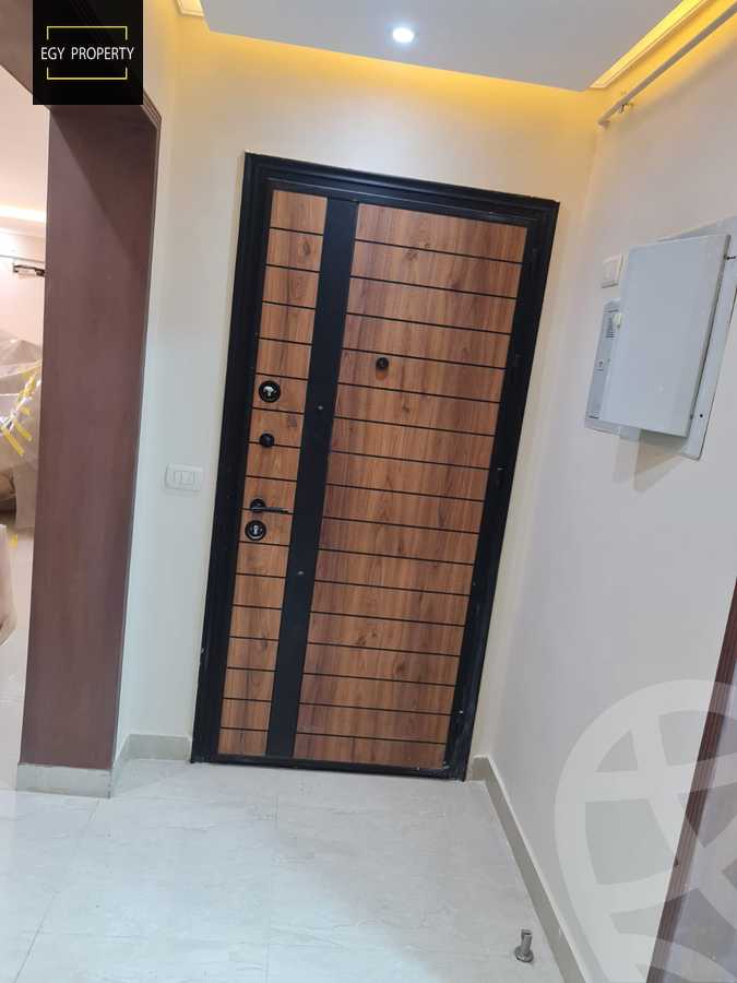 https://aqarmap.com.eg/en/listing/5279884-for-sale-cairo-el-sheikh-zayed-city-compounds-el-khamayel