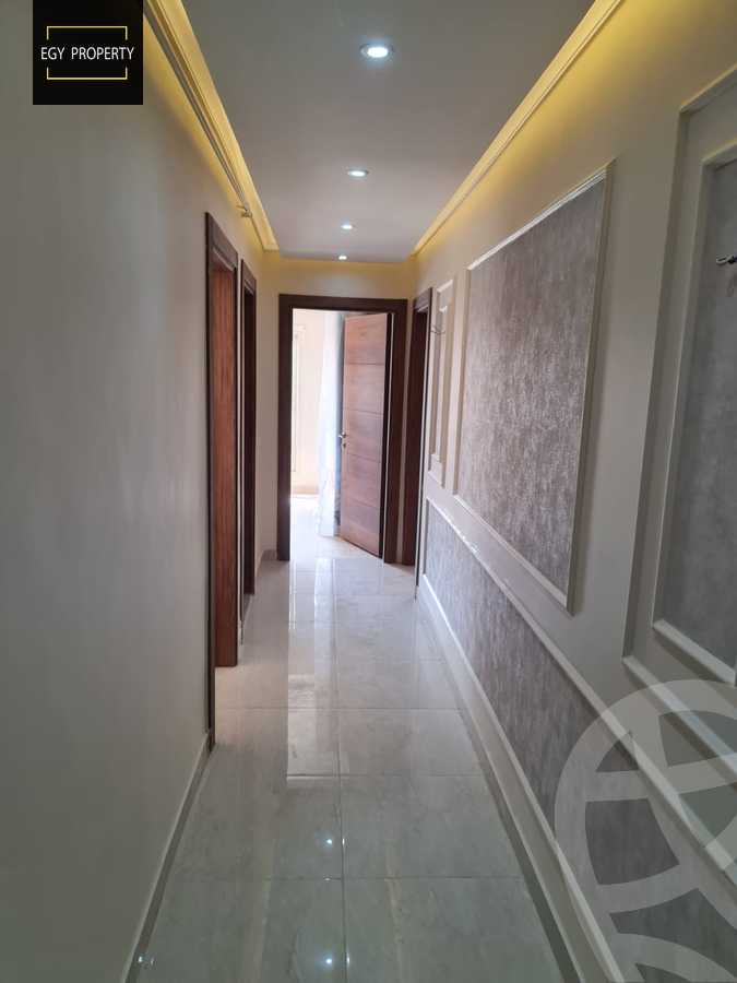 https://aqarmap.com.eg/en/listing/5279884-for-sale-cairo-el-sheikh-zayed-city-compounds-el-khamayel