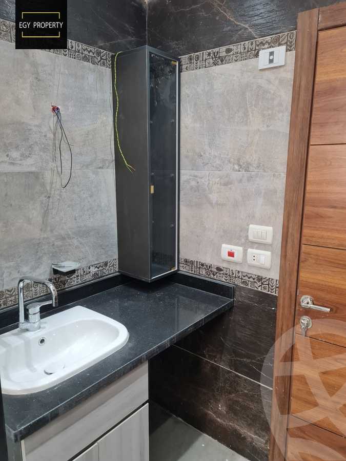 https://aqarmap.com.eg/en/listing/5279884-for-sale-cairo-el-sheikh-zayed-city-compounds-el-khamayel