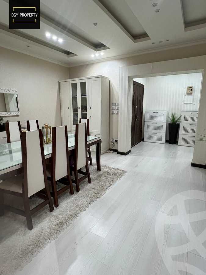 https://aqarmap.com.eg/en/listing/5471020-for-sale-cairo-el-sheikh-zayed-city-compounds-el-khamayel