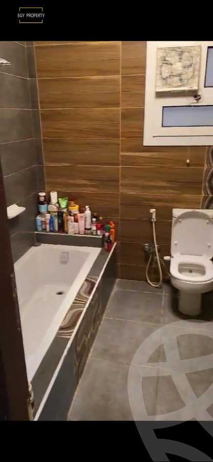 https://aqarmap.com.eg/en/listing/5494648-for-sale-cairo-el-sheikh-zayed-city-compounds-el-khamayel