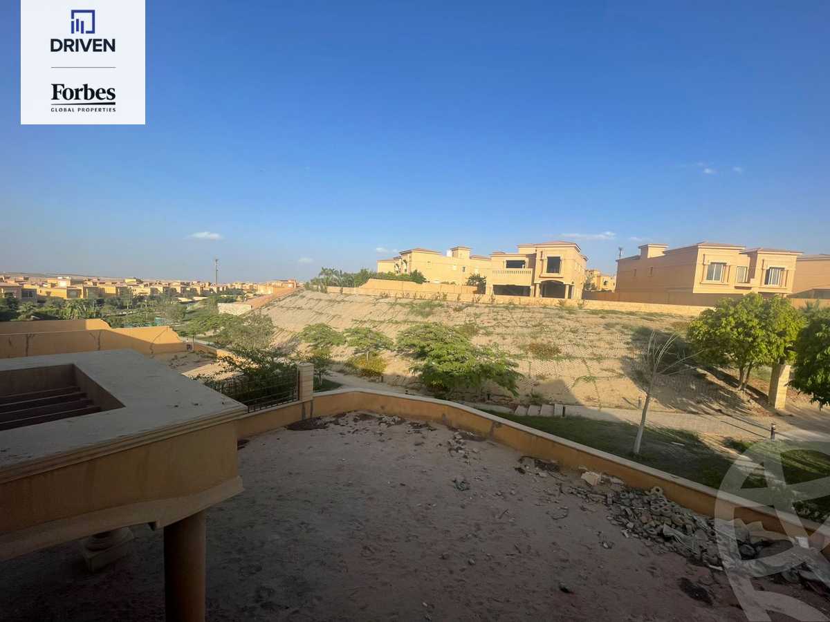 https://aqarmap.com.eg/en/listing/5239160-for-sale-cairo-el-sheikh-zayed-city-compounds-royal-meadows
