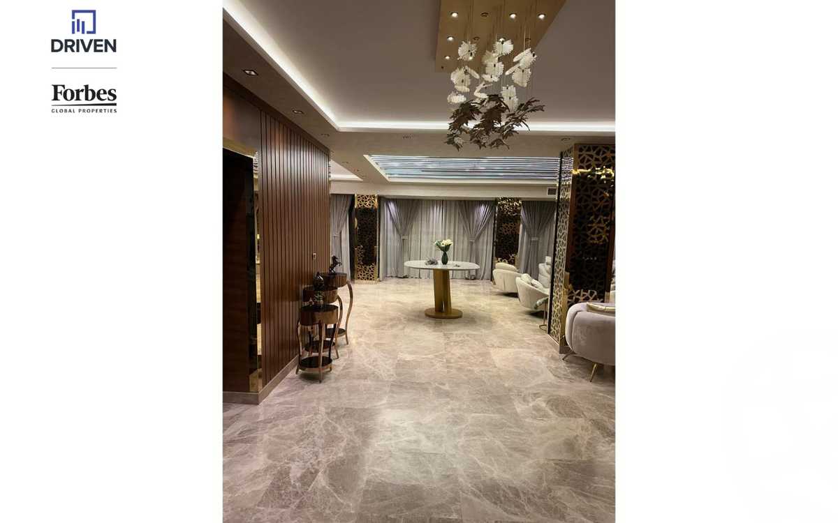 https://aqarmap.com.eg/en/listing/5313010-for-sale-cairo-el-sheikh-zayed-city-compounds-royal-city