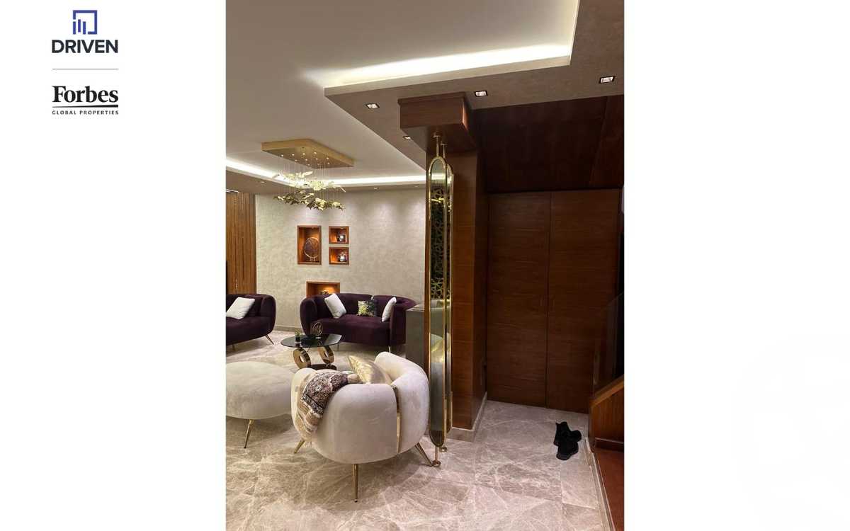 https://aqarmap.com.eg/en/listing/5313010-for-sale-cairo-el-sheikh-zayed-city-compounds-royal-city