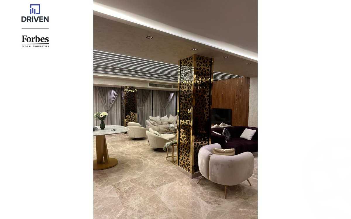 https://aqarmap.com.eg/en/listing/5313010-for-sale-cairo-el-sheikh-zayed-city-compounds-royal-city