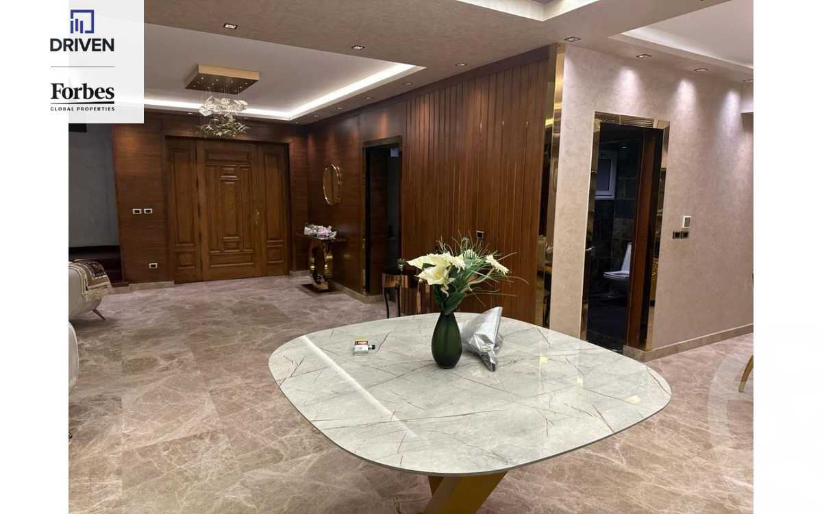 https://aqarmap.com.eg/en/listing/5313010-for-sale-cairo-el-sheikh-zayed-city-compounds-royal-city