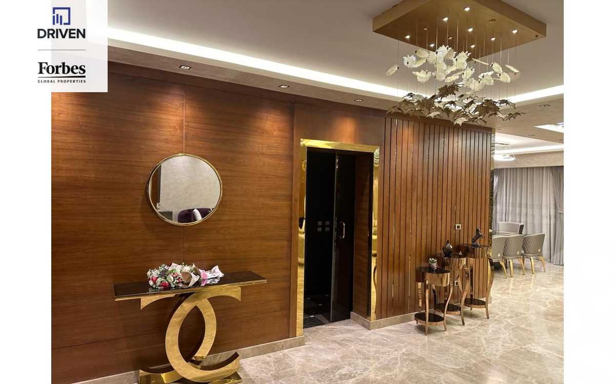 https://aqarmap.com.eg/en/listing/5313010-for-sale-cairo-el-sheikh-zayed-city-compounds-royal-city