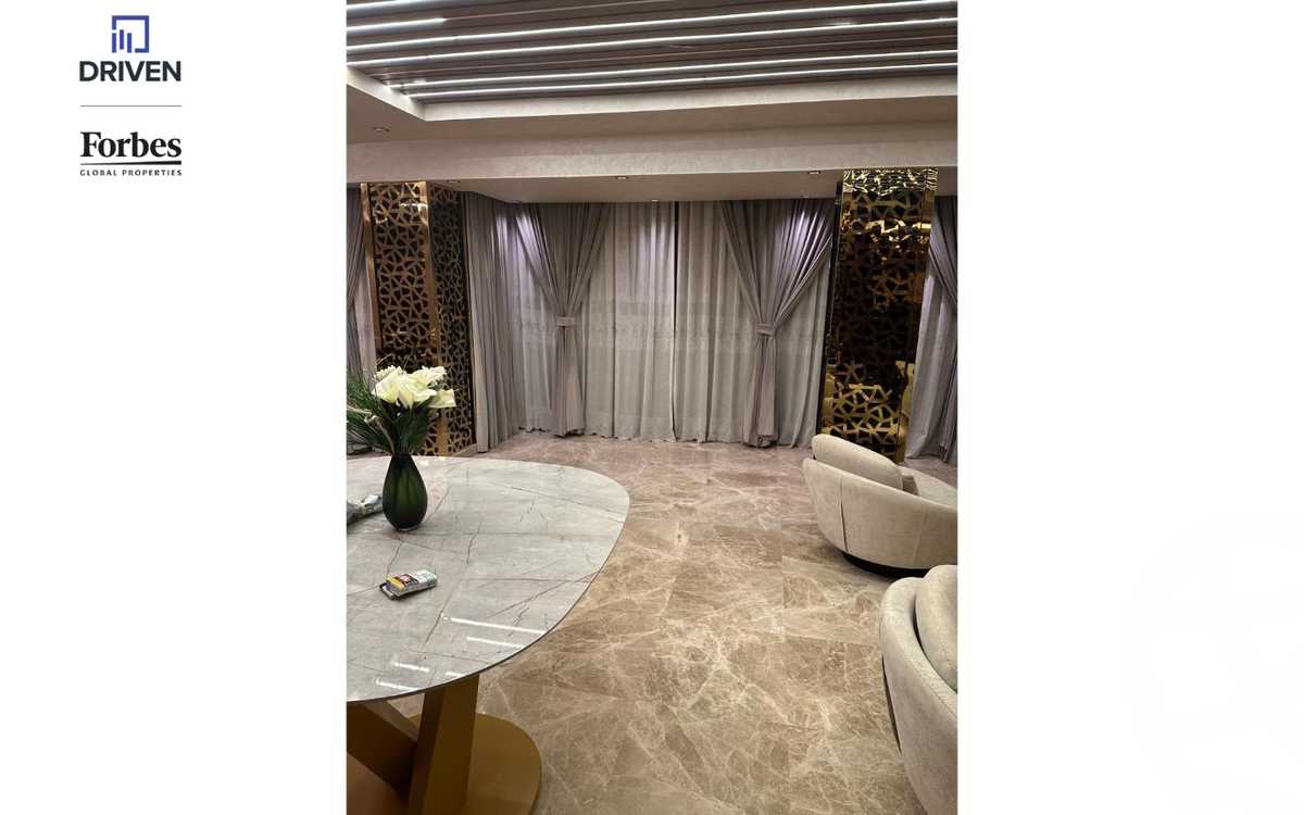 https://aqarmap.com.eg/en/listing/5313010-for-sale-cairo-el-sheikh-zayed-city-compounds-royal-city