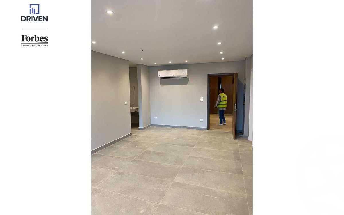 https://aqarmap.com.eg/ar/listing/5335955-for-sale-cairo-el-sheikh-zayed-city-compounds-kmbwnd-fyldj-wyst-dr-llttwyr