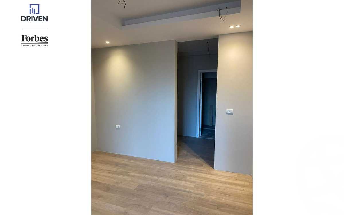 https://aqarmap.com.eg/ar/listing/5335955-for-sale-cairo-el-sheikh-zayed-city-compounds-kmbwnd-fyldj-wyst-dr-llttwyr