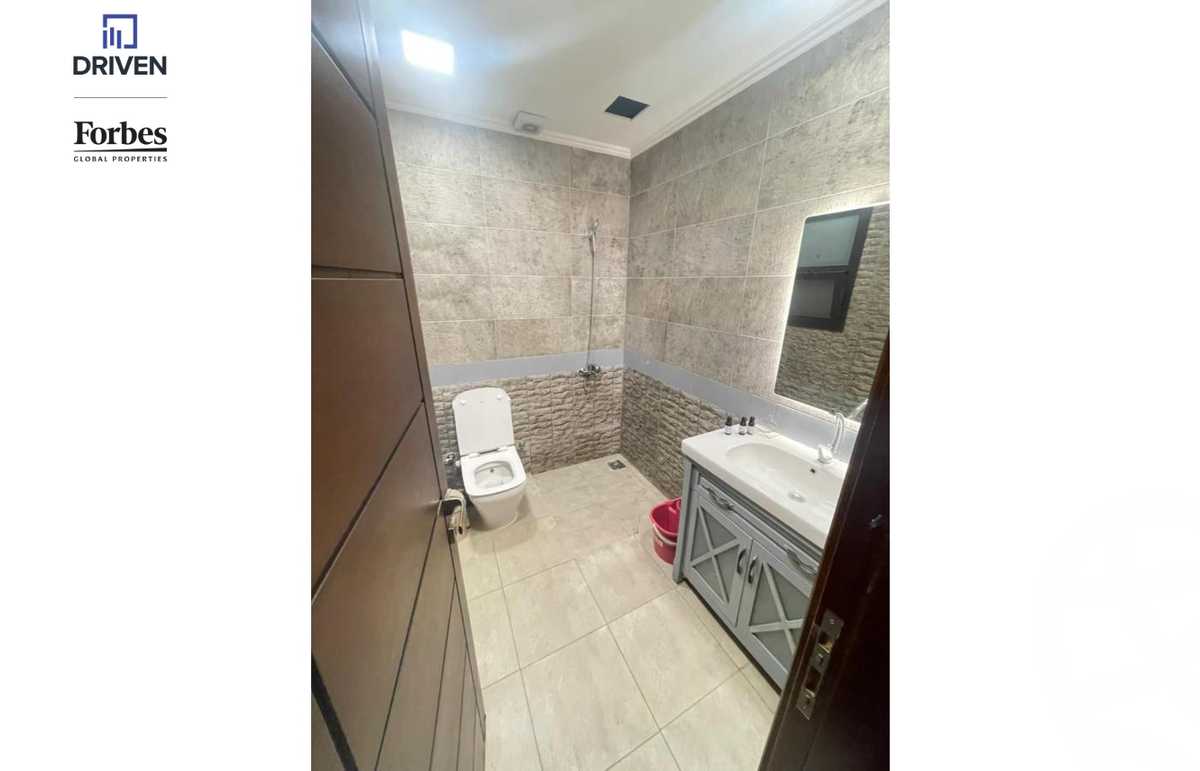 https://aqarmap.com.eg/en/listing/5415793-for-sale-cairo-el-sheikh-zayed-city-compounds-kmbwnd-wyst-twn-swdyk