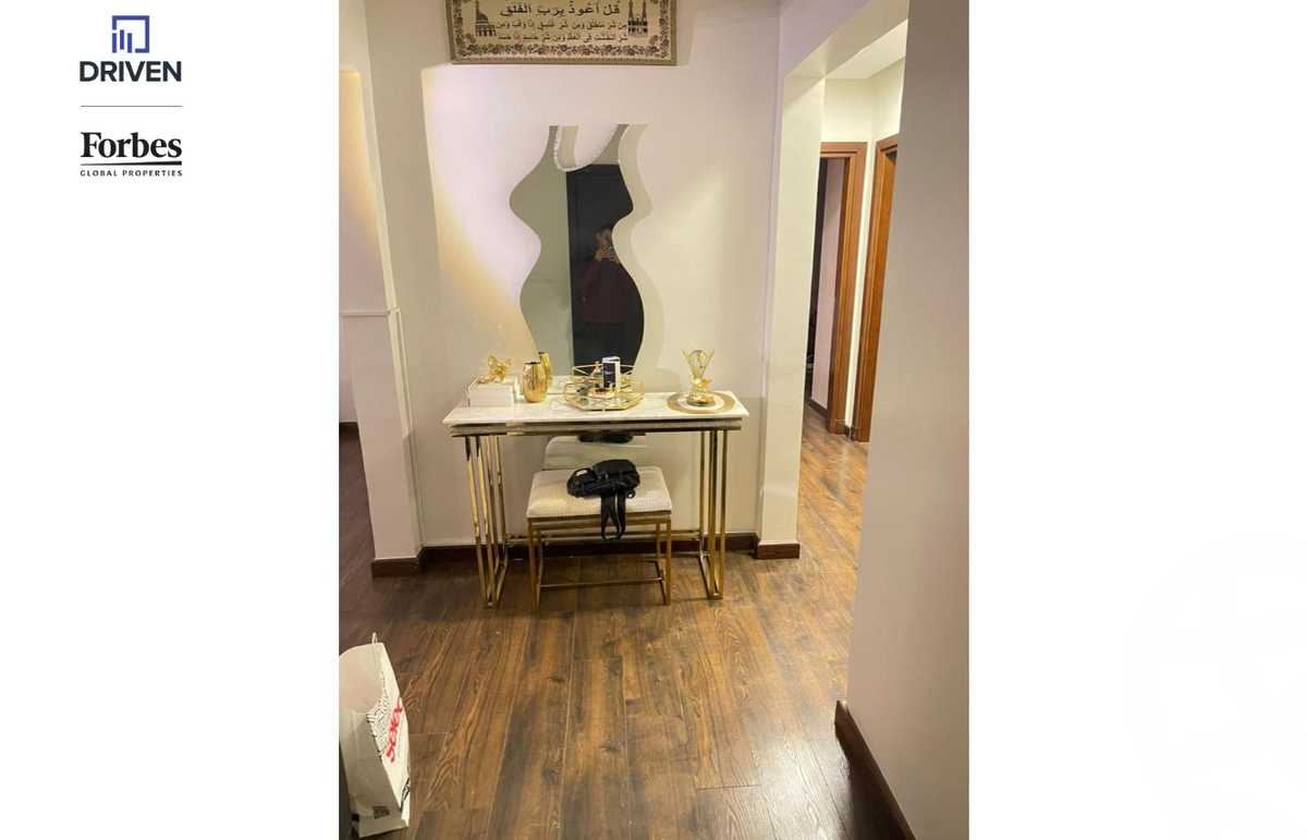 https://aqarmap.com.eg/en/listing/5415793-for-sale-cairo-el-sheikh-zayed-city-compounds-kmbwnd-wyst-twn-swdyk