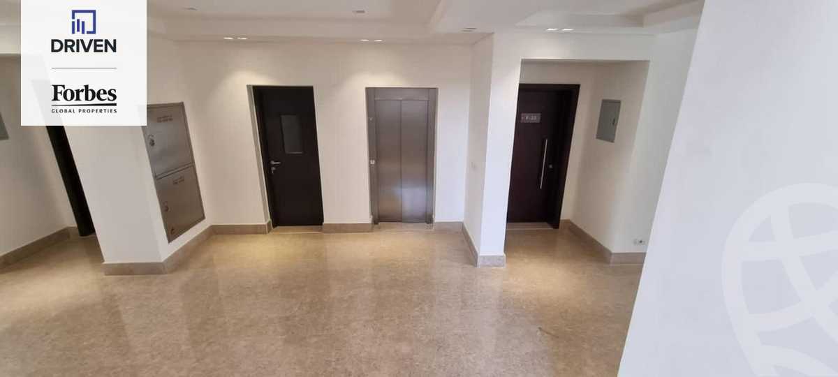 https://aqarmap.com.eg/ar/listing/5674397-for-sale-cairo-el-sheikh-zayed-city-compounds-kmbwnd-wyst-twn-swdyk