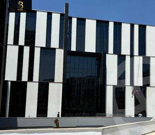 https://aqarmap.com.eg/en/listing/6135639-for-rent-cairo-new-cairo-compounds-hyde-park-business-district