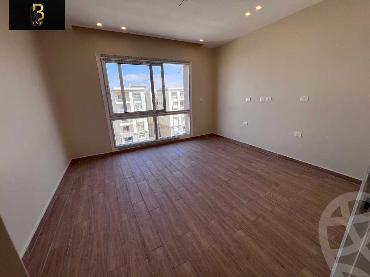 https://aqarmap.com.eg/ar/listing/6324832-for-rent-cairo-new-cairo-compounds-hyde-park-centre-ville-hyde-park