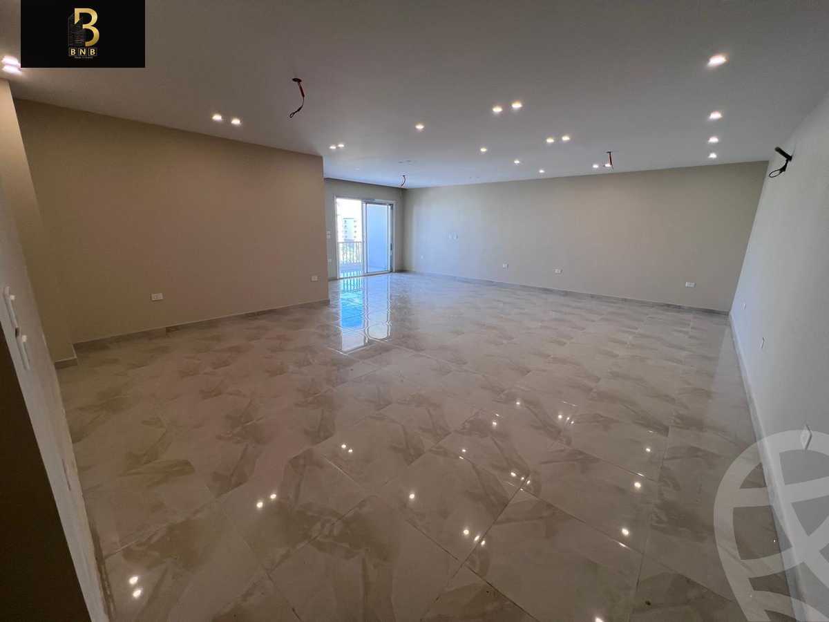https://aqarmap.com.eg/ar/listing/6324832-for-rent-cairo-new-cairo-compounds-hyde-park-centre-ville-hyde-park