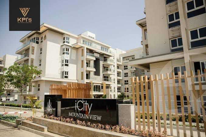 https://aqarmap.com.eg/ar/listing/5108140-for-sale-cairo-new-cairo-compounds-mwntn-fyw-y-syty-royal-park-mountain-view-icity