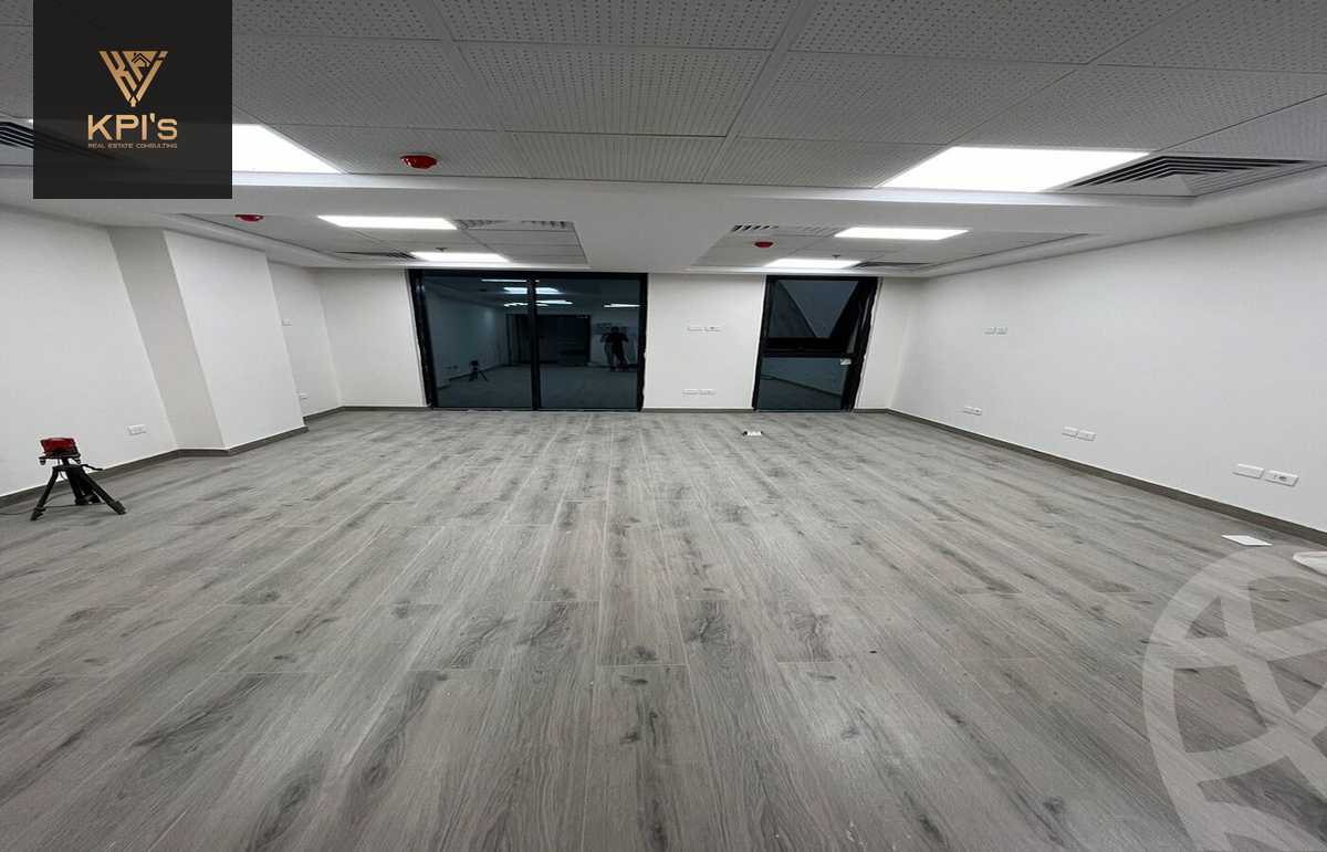 https://aqarmap.com.eg/ar/listing/5214596-for-rent-cairo-new-cairo-compounds-hyde-park-centre-ville-hyde-park