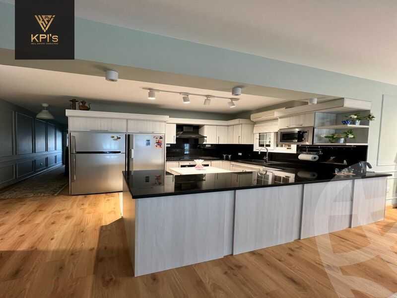 https://aqarmap.com.eg/en/listing/5260025-for-sale-cairo-new-cairo-compounds-mountain-view-hyde-park