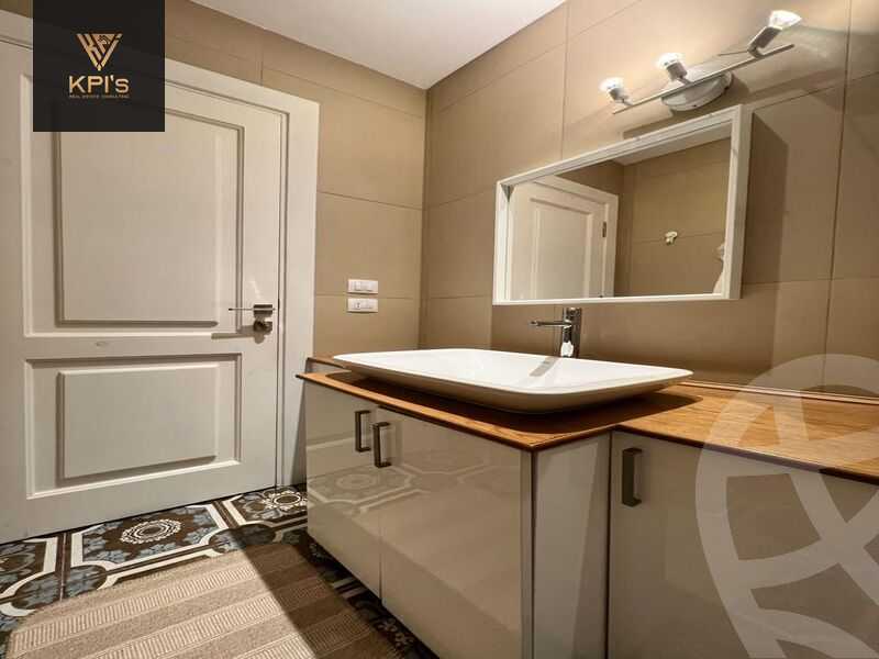 https://aqarmap.com.eg/en/listing/5260025-for-sale-cairo-new-cairo-compounds-mountain-view-hyde-park