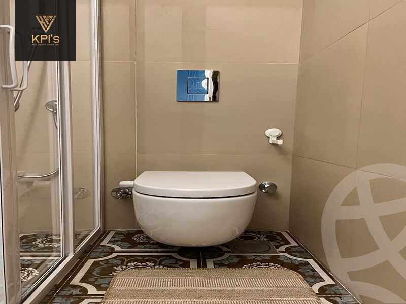 https://aqarmap.com.eg/en/listing/5260025-for-sale-cairo-new-cairo-compounds-mountain-view-hyde-park