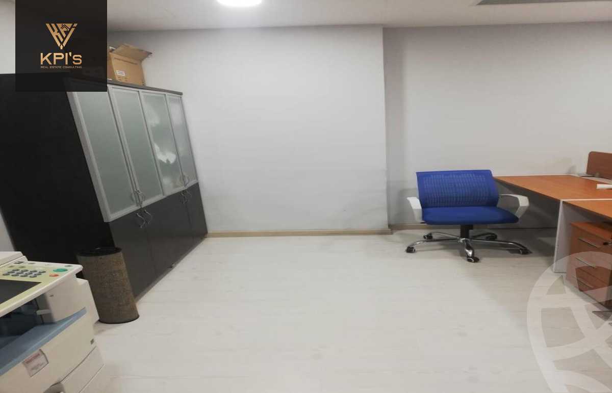https://aqarmap.com.eg/ar/listing/5540305-for-sale-cairo-new-cairo-compounds-tryfywm-byzns-kwmblks-nm-llttwyr