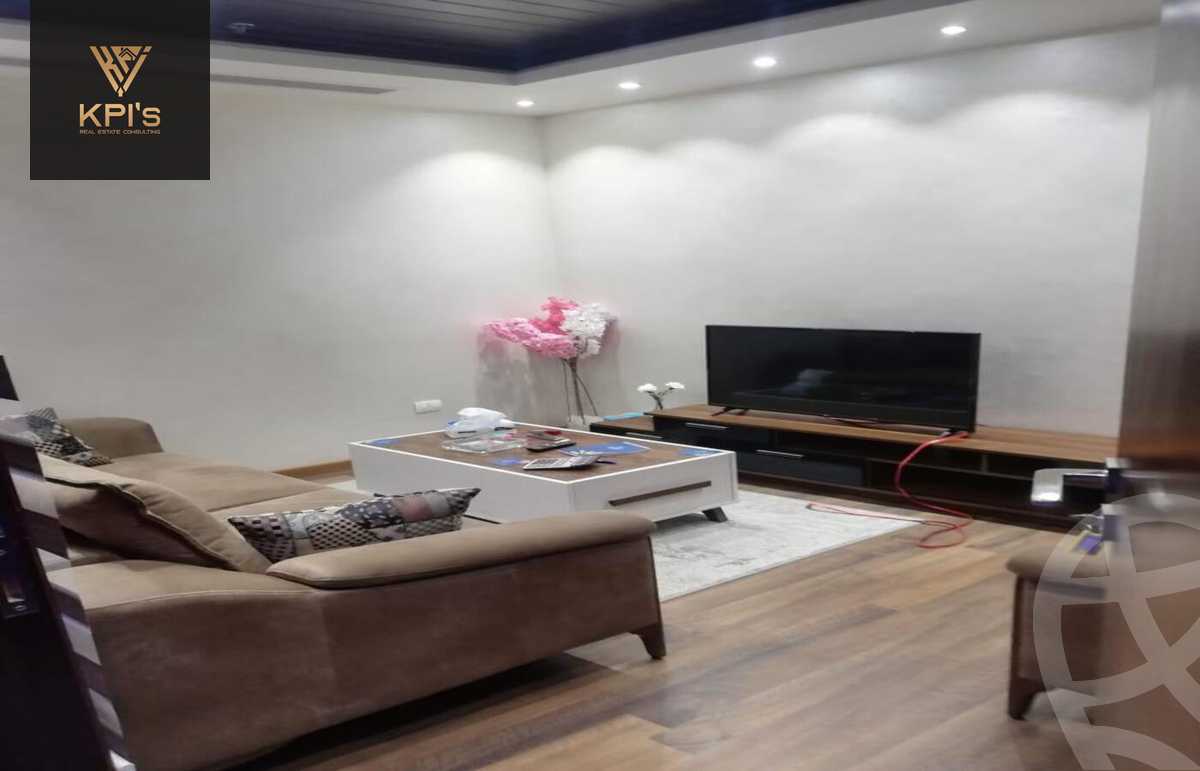 https://aqarmap.com.eg/ar/listing/5540305-for-sale-cairo-new-cairo-compounds-tryfywm-byzns-kwmblks-nm-llttwyr
