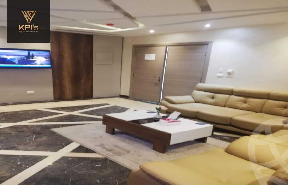 https://aqarmap.com.eg/ar/listing/5540305-for-sale-cairo-new-cairo-compounds-tryfywm-byzns-kwmblks-nm-llttwyr