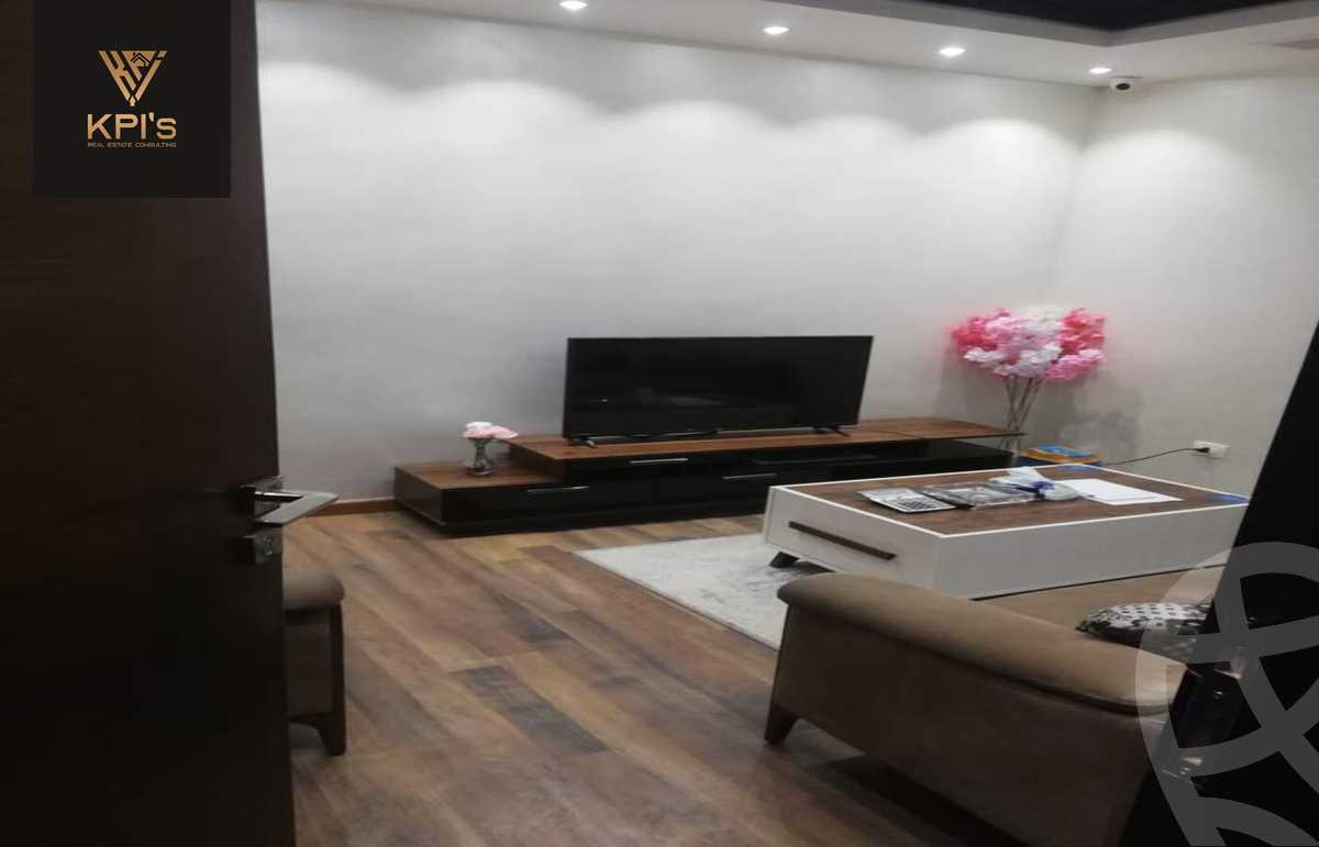 https://aqarmap.com.eg/ar/listing/5540305-for-sale-cairo-new-cairo-compounds-tryfywm-byzns-kwmblks-nm-llttwyr