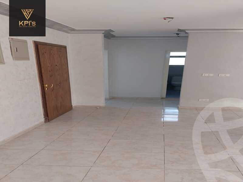 https://aqarmap.com.eg/en/listing/5835185-for-sale-cairo-new-cairo-lrhb-city-phase-4-mohammed-farid-st