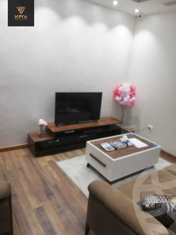 https://aqarmap.com.eg/ar/listing/5948241-for-rent-cairo-new-cairo-compounds-tryfywm-byzns-kwmblks-nm-llttwyr