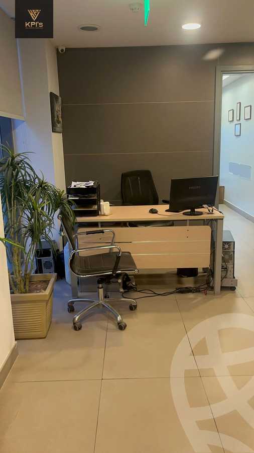 https://aqarmap.com.eg/ar/listing/6135774-for-rent-cairo-new-cairo-first-settlement-mhwr-mstfy-kml
