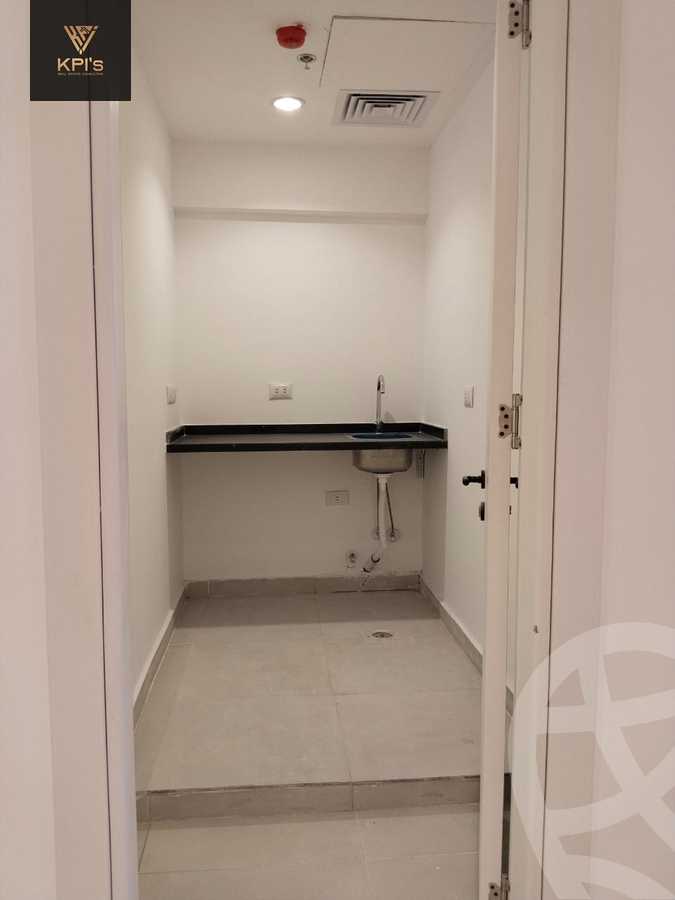 https://aqarmap.com.eg/ar/listing/6138610-for-rent-cairo-new-cairo-compounds-hyde-park-centre-ville-hyde-park