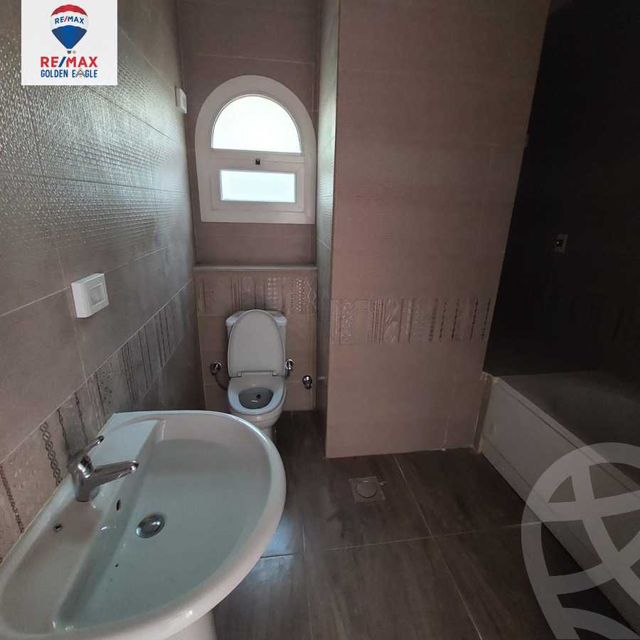 https://aqarmap.com.eg/ar/listing/5853824-for-rent-cairo-new-cairo-madinaty-lmntq-lwl-fylt-talaat-mostafa-rd