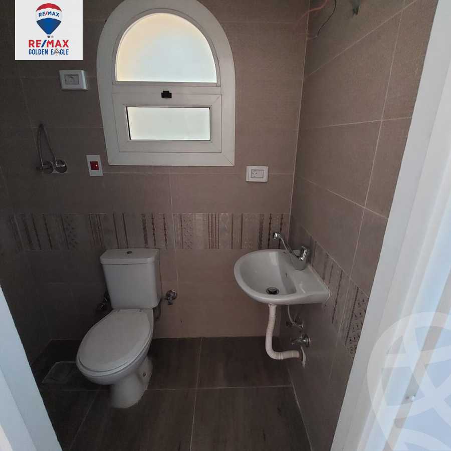 https://aqarmap.com.eg/ar/listing/5853824-for-rent-cairo-new-cairo-madinaty-lmntq-lwl-fylt-talaat-mostafa-rd