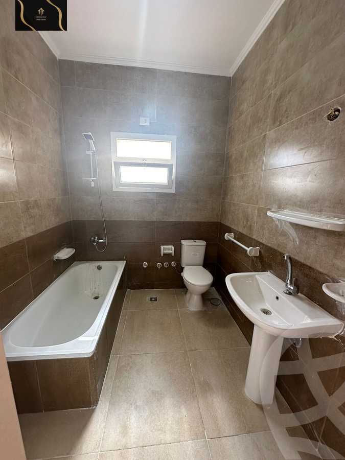 https://aqarmap.com.eg/ar/listing/5737780-for-sale-cairo-new-cairo-lrhb-city-phase-2-amr-ibn-el-aas-st