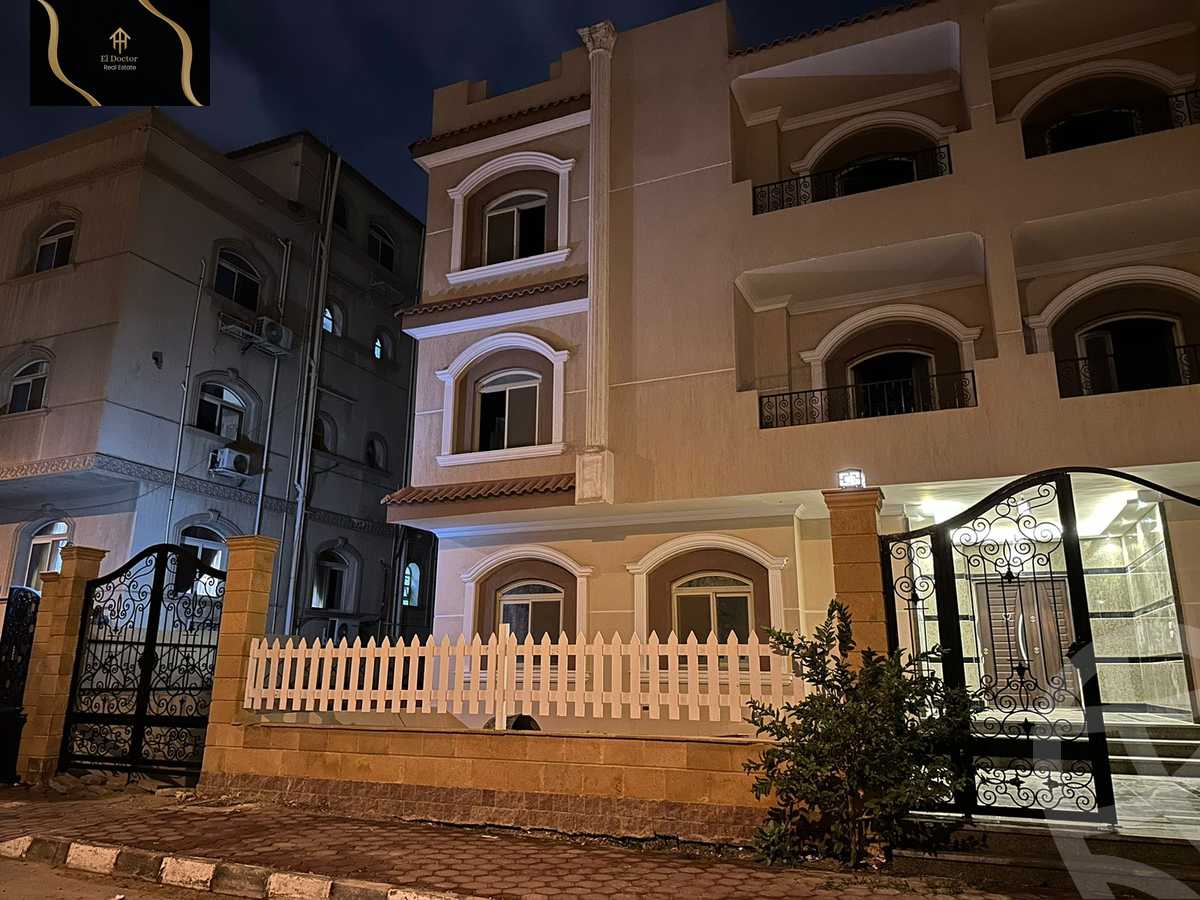 https://aqarmap.com.eg/en/listing/5841420-for-sale-cairo-new-cairo-lrhb-city-phase-1-ahmed-rami-st