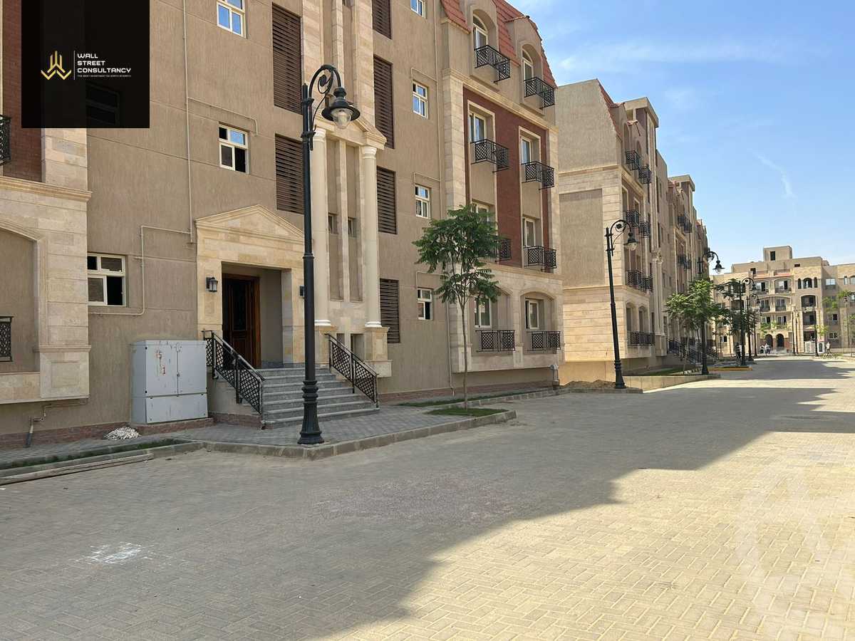 https://aqarmap.com.eg/en/listing/5512961-for-sale-cairo-new-cairo-compounds-rock-vera