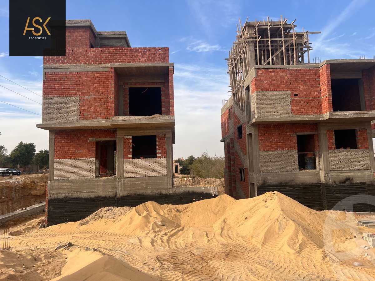 https://aqarmap.com.eg/ar/listing/5597704-for-sale-cairo-el-sheikh-zayed-city-lshykh-zyd-ljdyd-zayed-greens-2-compound-location-development