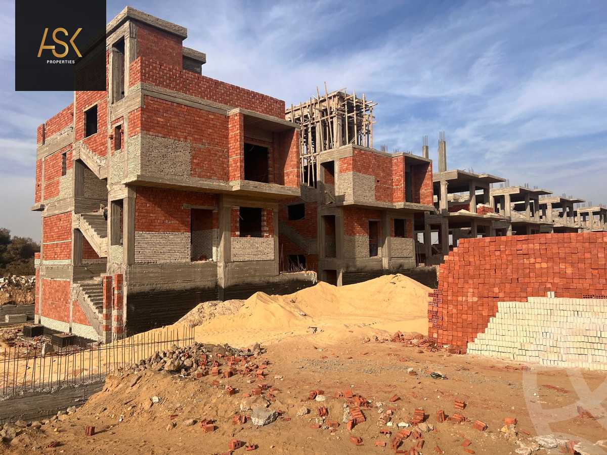 https://aqarmap.com.eg/ar/listing/5597704-for-sale-cairo-el-sheikh-zayed-city-lshykh-zyd-ljdyd-zayed-greens-2-compound-location-development