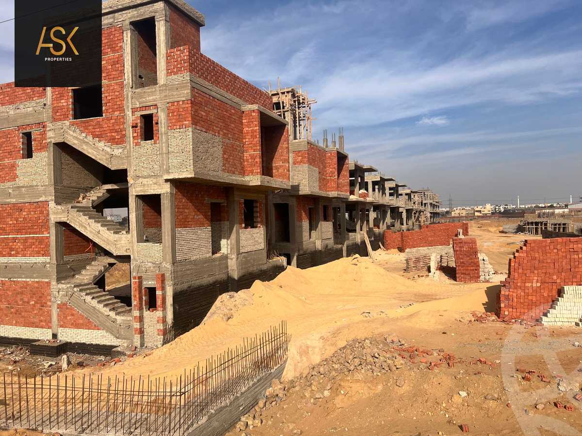 https://aqarmap.com.eg/ar/listing/5597704-for-sale-cairo-el-sheikh-zayed-city-lshykh-zyd-ljdyd-zayed-greens-2-compound-location-development