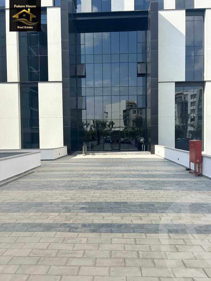 https://aqarmap.com.eg/en/listing/5755886-for-rent-cairo-new-cairo-compounds-hyde-park-business-district