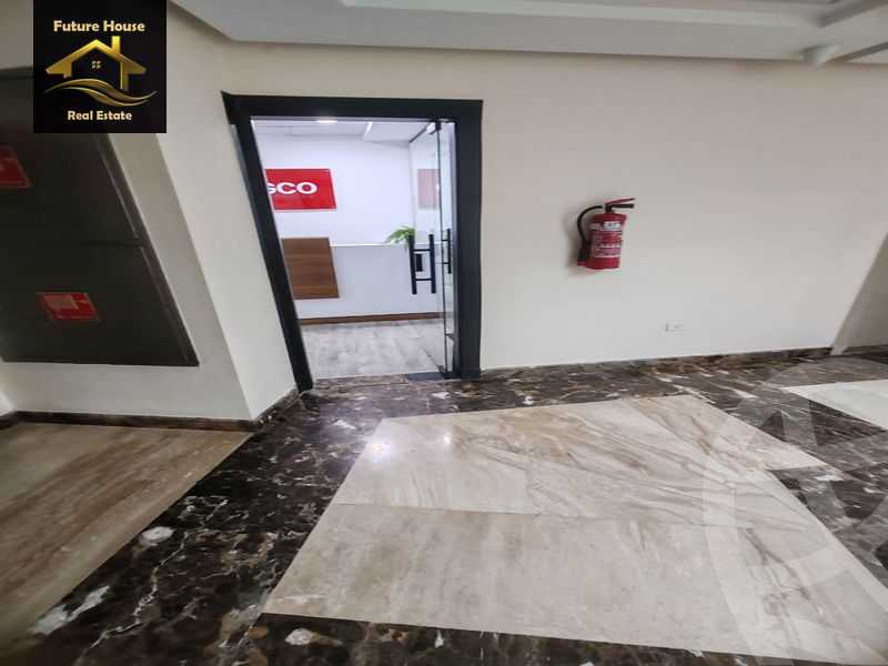 https://aqarmap.com.eg/en/listing/5853532-for-rent-cairo-new-cairo-compounds-kyrw-kbytl-sntr-ktlyst-llttwyr