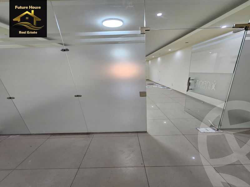 https://aqarmap.com.eg/ar/listing/5863353-for-rent-cairo-el-maadi-compounds-rayhanah-plaza