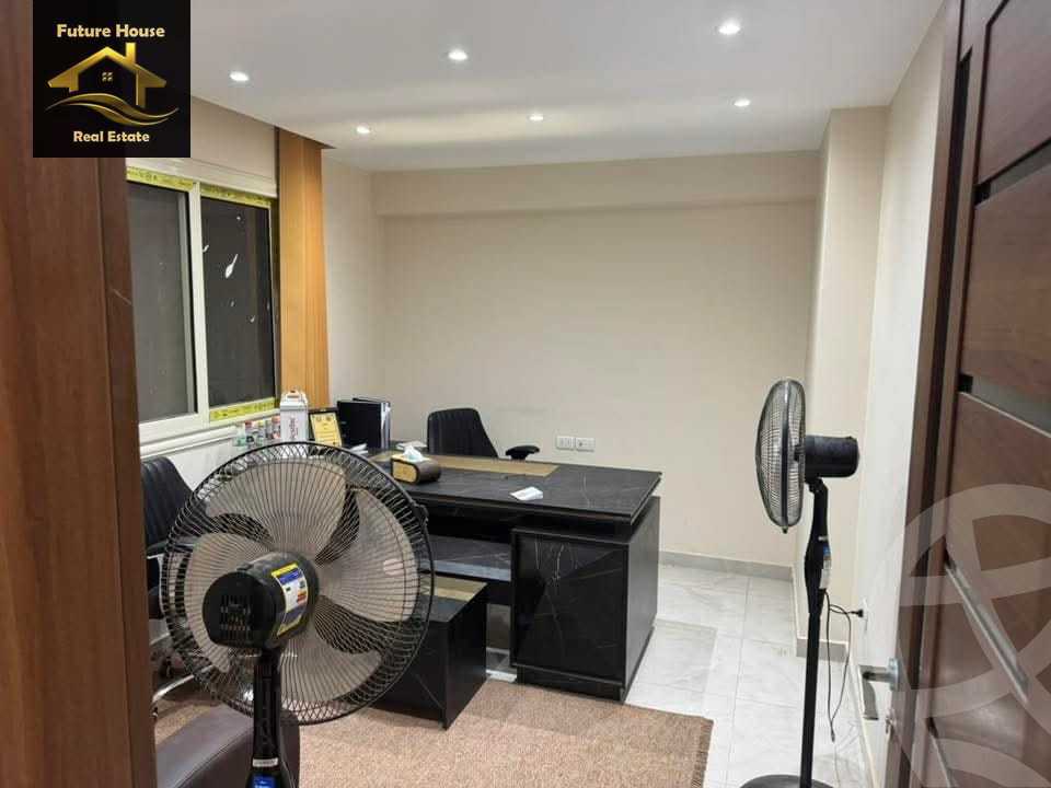 https://aqarmap.com.eg/ar/listing/6269457-for-rent-cairo-el-maadi-compounds-rayhanah-plaza