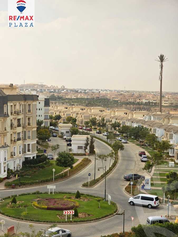 https://aqarmap.com.eg/ar/listing/5731359-for-sale-cairo-new-cairo-compounds-mountain-view-hyde-park
