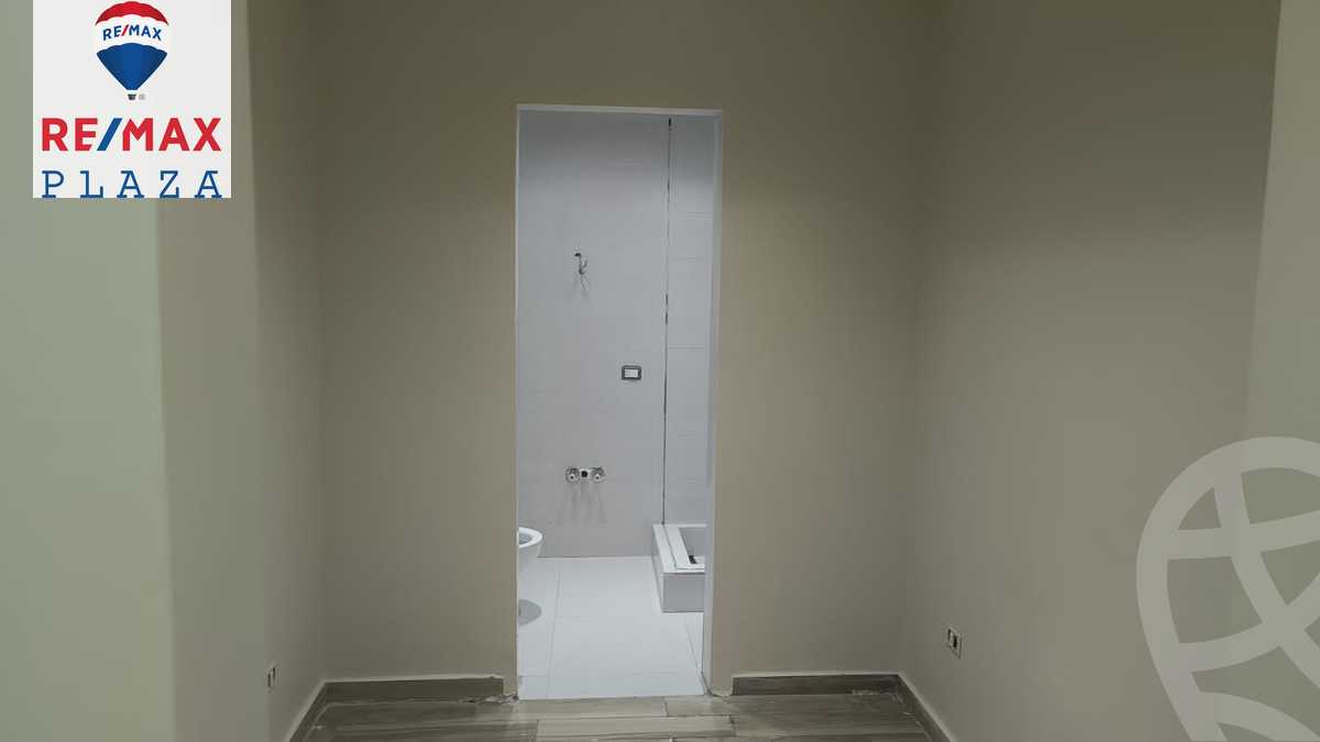 https://aqarmap.com.eg/ar/listing/5788425-for-rent-cairo-new-cairo-compounds-hyde-park