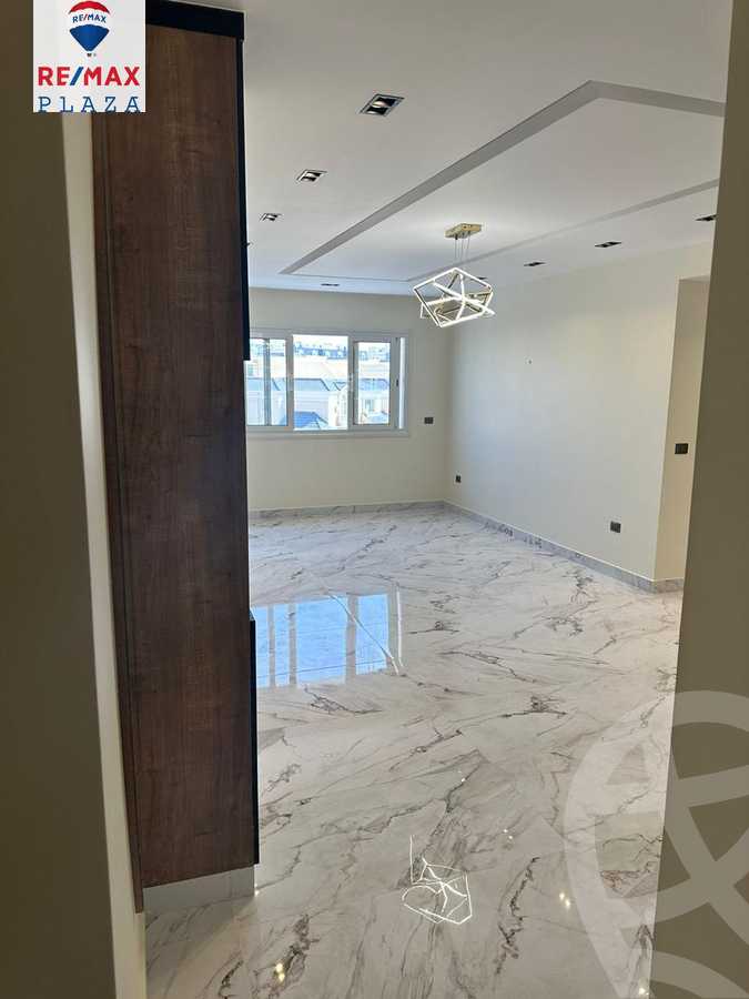 https://aqarmap.com.eg/en/listing/5854098-for-sale-cairo-new-cairo-compounds-mountain-view-hyde-park